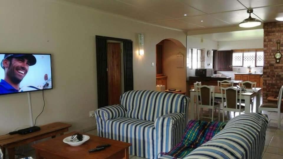 Sea Park Beach House Port Shepstone Esterno foto