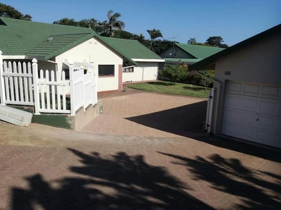 Sea Park Beach House Port Shepstone Esterno foto